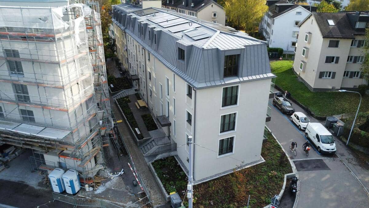 Neubau Mehrfamilienhaus Zürich, Falzdach. Metalldach in Zürich, Bild 1